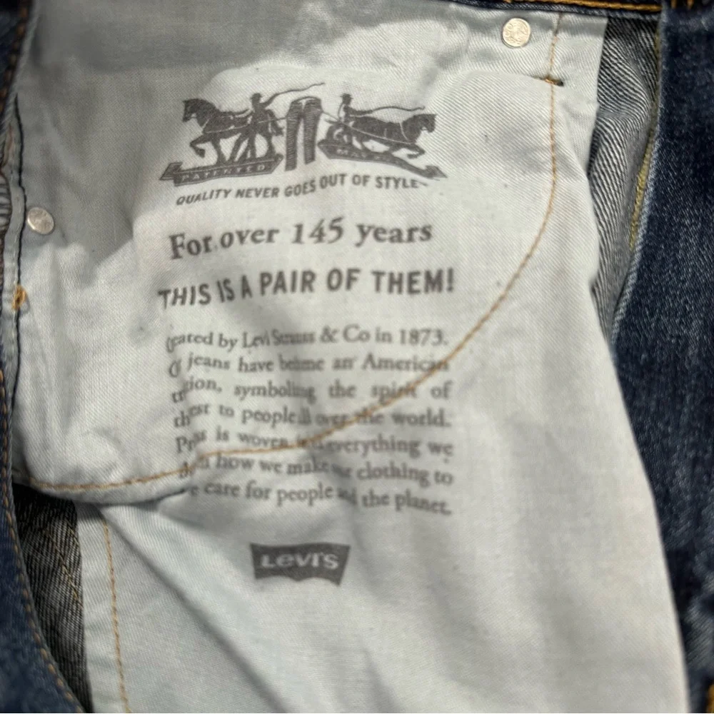 Levi’s men’s size 36/34 550‎ dark wash straight leg denim jeans